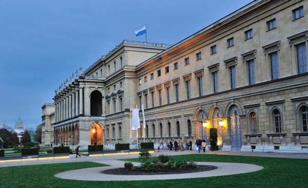 60 galleries at HIGHLIGHTS Internationale Kunstmesse 2024, München GERMANY - 17 > 20 October, 2024 @highlights_fair