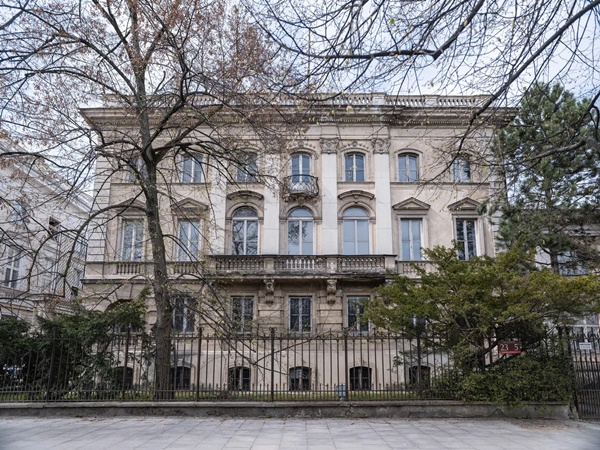 click to enlarge- double click to reduce 44 galleries at NADA Villa Warsaw 2024 - May 16 > 19, 2024 @newartdealers